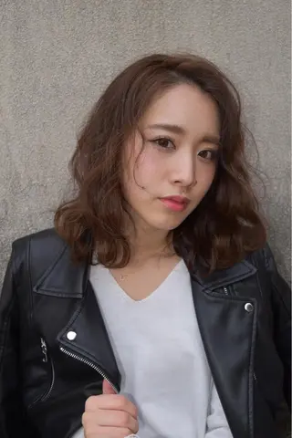 ミディアム カラー _WHITE高槻所属・_WHITE高槻店 yusukeのヘアスタイル