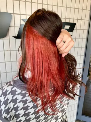 セミロング タカツド ユウキのヘアスタイル