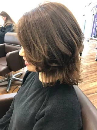 ミディアム カラー Well's TAIGAのヘアスタイル