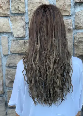 ミディアム カラーリスト菅澤 岳のヘアスタイル