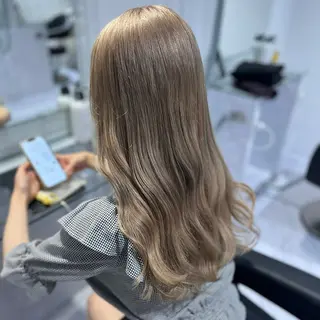 ロング メンズ 艶感ミルクティー🤍 色落ち綺麗🤍ともやのヘアスタイル