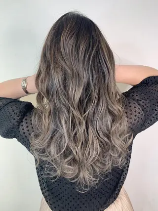 ロング アンダーバーホワイト 堺東店のヘアスタイル