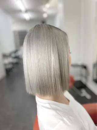 ミディアム カラー ヘアアレンジ ブリーチ特化型✂️ ハイトーンカラー👨のヘアスタイル