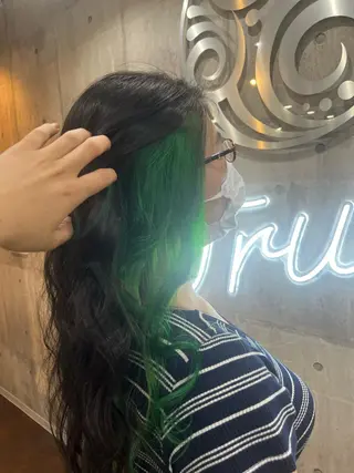 ロング カラー パーマ ヘアアレンジ メンズ キッズ ネイル マツエク・マツパ アイブロウ スワイプするのちょっ と待った艶髪/透明感のヘアスタイル