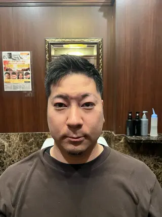 ショート ヒロ銀座バーバーショップ丸の内所属・秋山 琳太のヘアスタイル