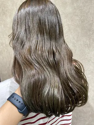 セミロング salowin銀座6丁目所属・銀座 Megumiのヘアスタイル