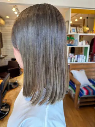 ミディアム 青山 airaのヘアスタイル