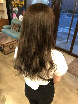 カラー AGREE Momokaのヘアスタイル
