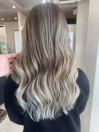 セミロング カラー パーマ ヘアアレンジ ネイル マツエク・マツパ アイブロウ 井上 一平のヘアスタイル