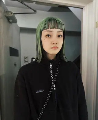 ミディアム カラー 楪 yuzuriha所属・Saaya/レイヤー /ブリーチ/ブロンドのヘアスタイル