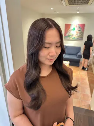 ロング カラー 安丸 結夏のヘアスタイル