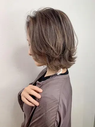 ミディアム ＿WHITE鳳店 アンダーバーホワイトのヘアスタイル