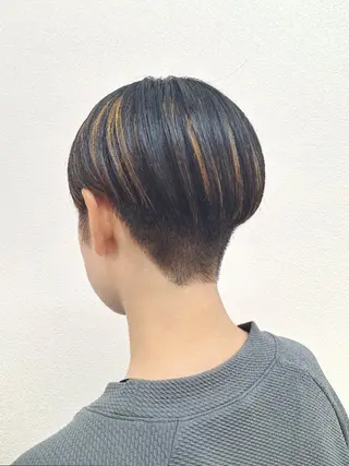 ショート カラー yolo.所属・夜特化型ヘアサロン 𓃱yolo.タナベのヘアスタイル