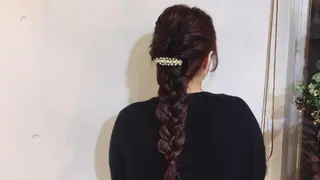 ロング カラー ヘアアレンジ 井上 涼花のヘアスタイル