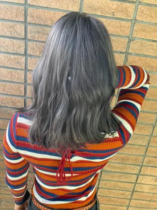 セミロング ＿WHITE鳳店 アンダーバーホワイトのヘアスタイル