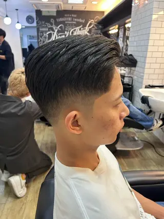 メンズ ヘア＆メイクヤマグチトゥシェル所属・池部 宥伎のヘアスタイル