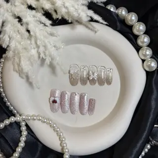 ミディアム ユイ Tiffanyのネイルデザイン