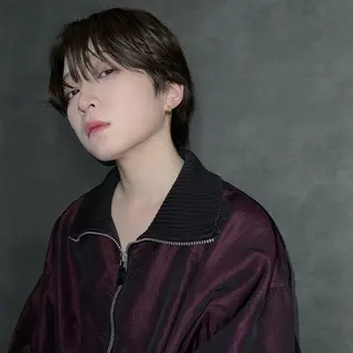 ショート メンズ excia渋谷所属・曲がる縮毛矯正 センターパート/翼のヘアスタイル