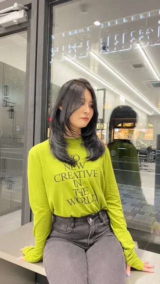 セミロング カラー レイヤー/艶カラー /韓国ヘア/高松のヘアスタイル