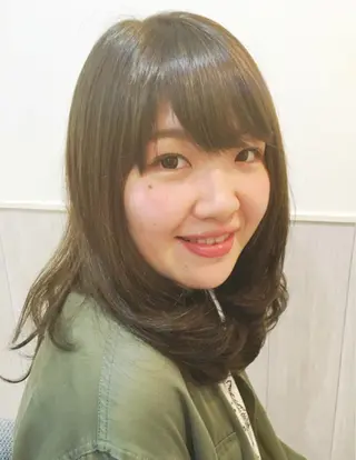 ミディアム ナガサカ サチのヘアスタイル