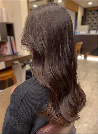 ロング カラー 梅津 桜子のヘアスタイル
