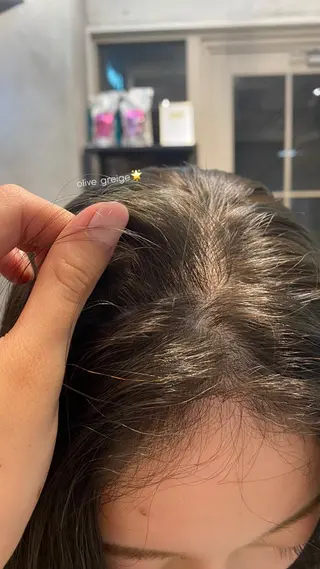 ミディアム カラー Lomalia Yuzukiのヘアスタイル