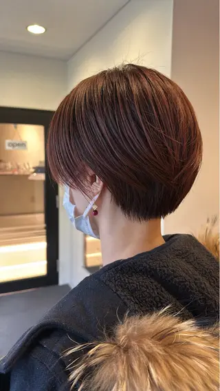 ショート ボブ、小顔レイヤー 暖色カラーほのか🍒のヘアスタイル