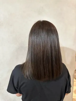 ミディアム 亀井 咲那のヘアスタイル