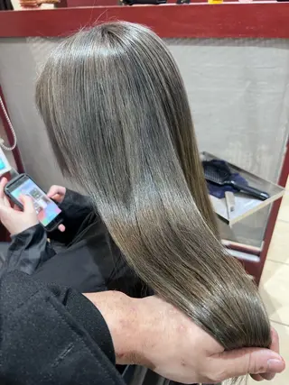 ロング 坂本 優輝のヘアスタイル