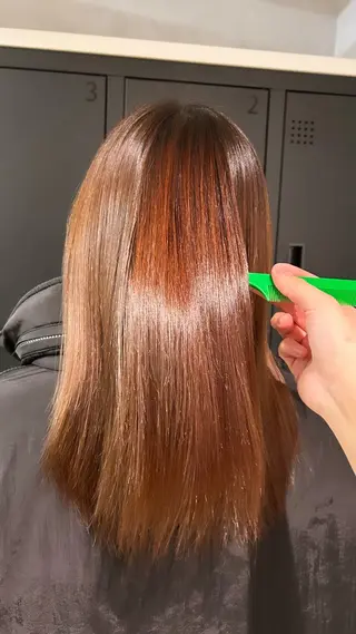 ミディアム 諸井 芽のヘアスタイル