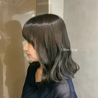 セミロング Mirai/ 艶カラー/暖色カラーのヘアスタイル