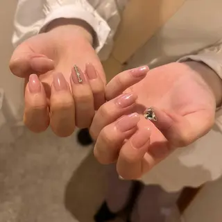 ミディアム ネイル 𝐞𝐚𝐜𝐡 nanami🩰のネイルデザイン