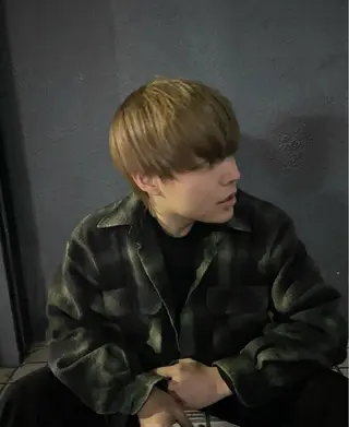 カラー メンズ ウルフ/センタ- パート【ナナミ】のヘアスタイル