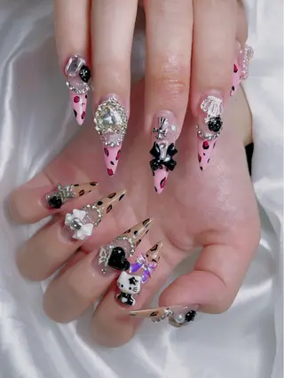 ネイル LEELA NAIL STUDIO所属・LEELA NAIL STUDIOのネイルデザイン