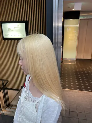 ロング ハイトーンカラー 坂本 翼のヘアスタイル