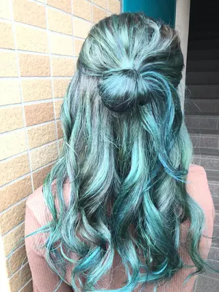 ロング StellA所属・アートディレクター ワダヒサノリのヘアスタイル