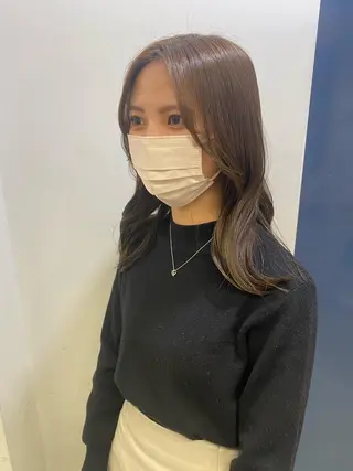 ロング ミルクティーベージュ outaのヘアスタイル