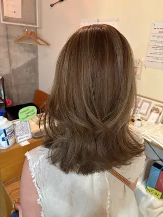 ミディアム カラー Hair lol nico La所属・ヘアーロウル ニコラのヘアスタイル