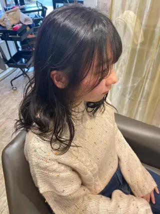 ミディアム 伊藤 康乃のヘアスタイル
