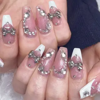 ミディアム DIAMOND Nail☁️のネイルデザイン