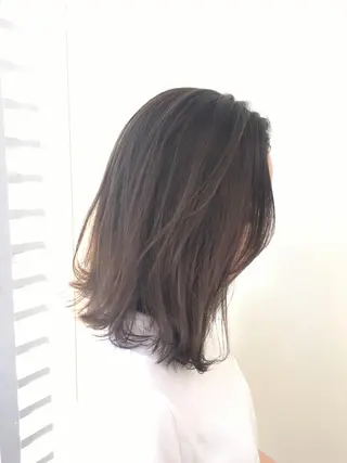 セミロング カラー Zina SAKIのヘアスタイル