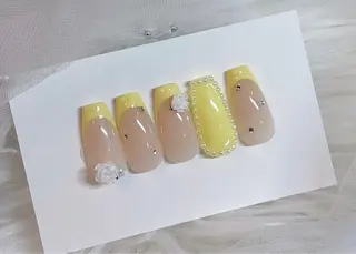 ネイル le'a-レア-【ア イ×ネイル×眉】のネイルデザイン