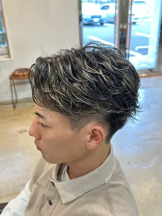 ショート カラー パーマ メンズ 倉持 誠也 フェザーパーマのヘアスタイル