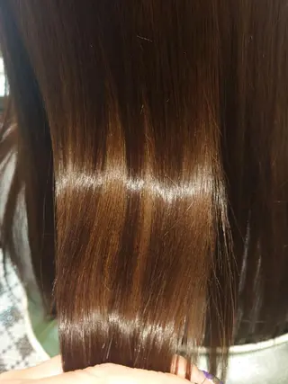 セミロング あいだ 透明感カラー🐼のヘアスタイル