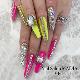 ネイル MADIA藤沢所属・MADIA MEGUのネイルデザイン
