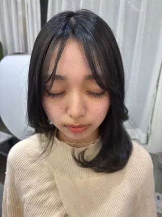 セミロング CYAN by artefice所属・安達 萌花のヘアスタイル