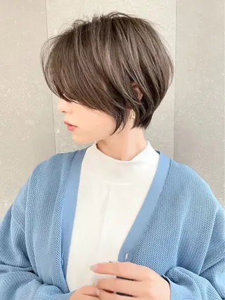 ショート ショート レイヤー ロンド エメのヘアスタイル