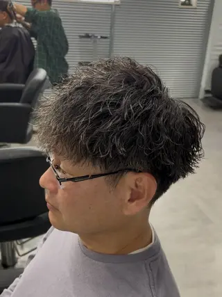 ショート パーマ メンズ 波巻き/ツイスパ/ 短髪/鈴木俊也のヘアスタイル