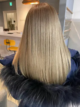 セミロング カラー 顔まわりカラー特化 赤津百合絵のヘアスタイル