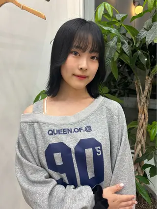 ミディアム カラー 伊藤 ゆいなのヘアスタイル